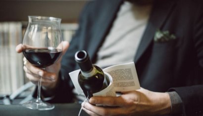 reading-wine-bottles
