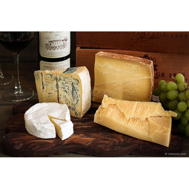 Подарочный сыр купить. Сыр камамбер Италия. Элитные сыры. Подарочный набор вино и сыр. Сырный набор для вина.